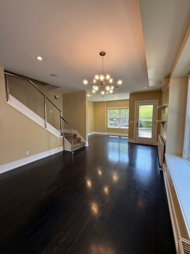 Building Photo - Fabulous Queen Anne Home with LOTS of EXTRAS!