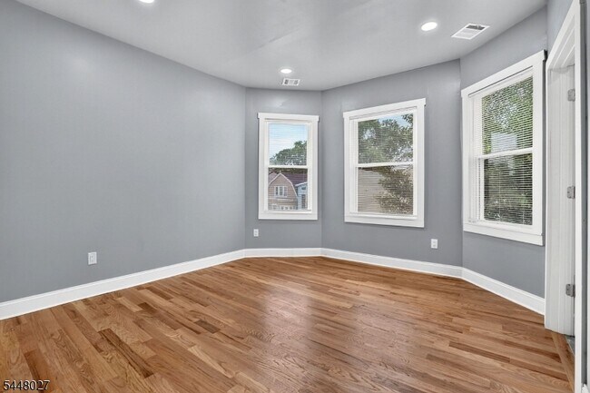 Building Photo - 882 S 14th St