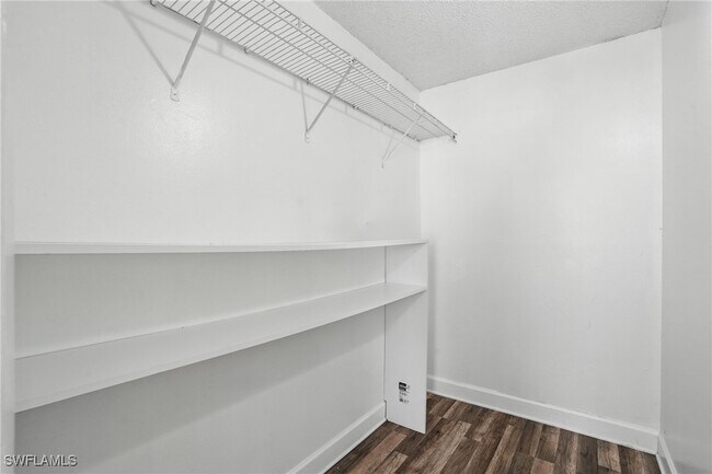 Building Photo - 201 Santa Clara Dr