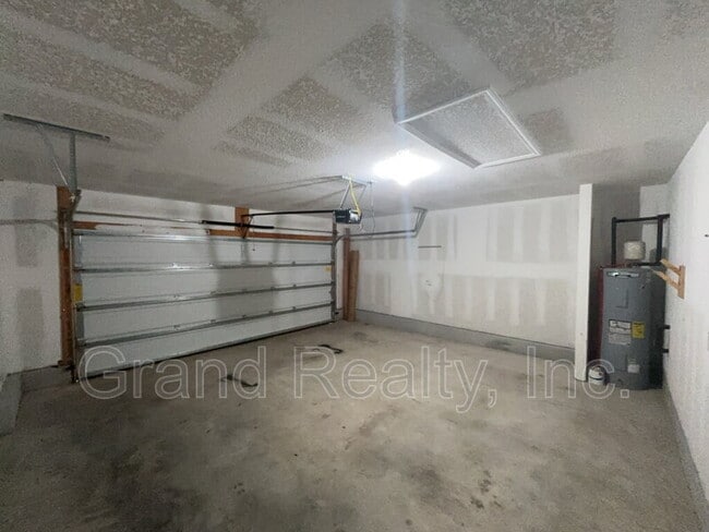 Building Photo - 5583 Guinevere Ln