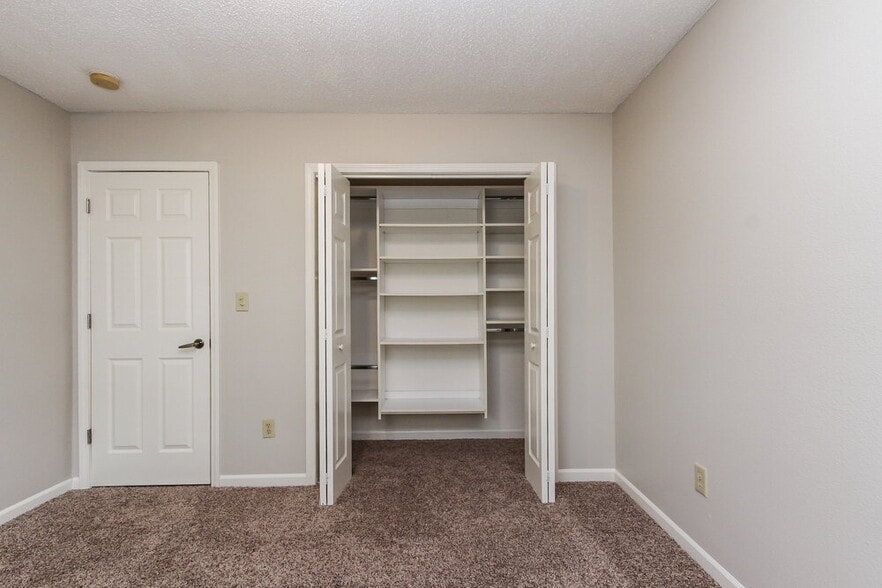 Building Photo - 47 W Flat Rock Dr