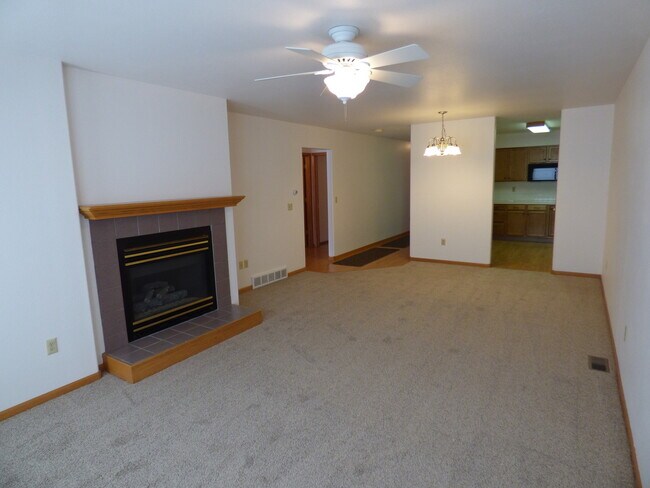 Building Photo - 2 Bedroom Townhome in Northwest Loveland