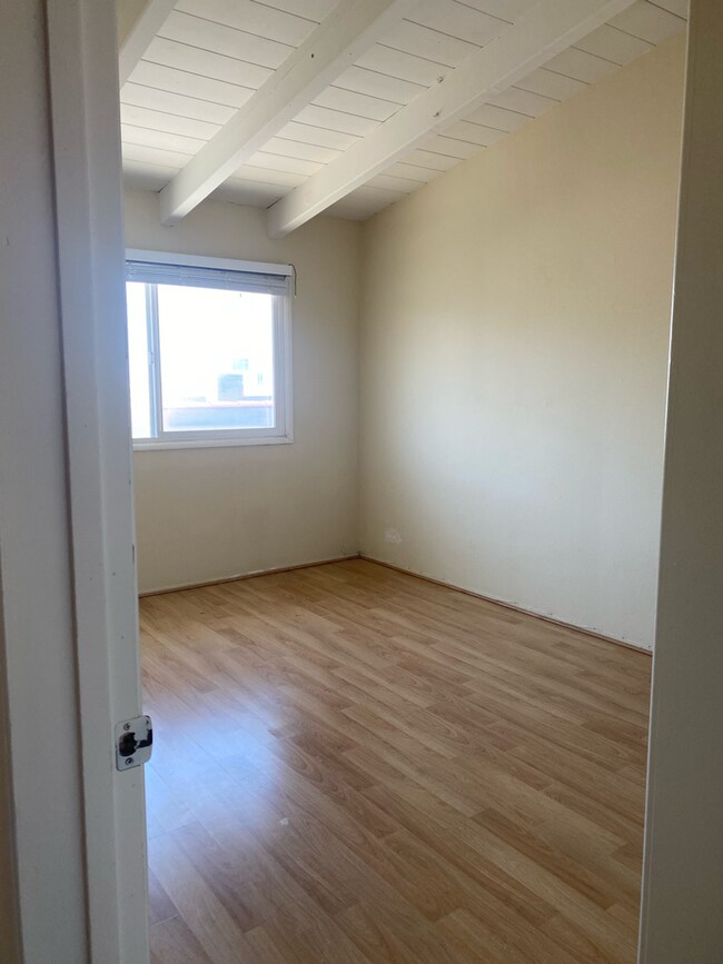 Building Photo - 1727 W Balboa Blvd