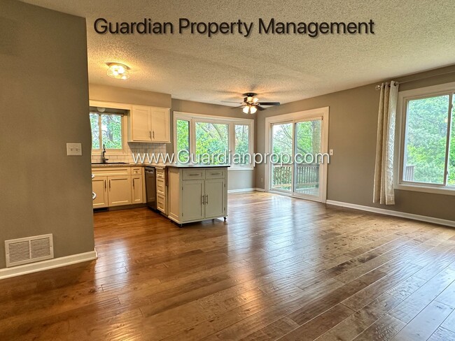 Building Photo - Eden Prairie Single Family Home, Fenced Yard, 2 Car Garage, Dishwasher W/D