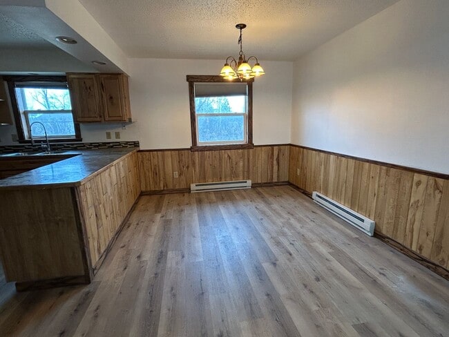 Building Photo - 253 W Main St