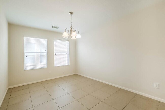 Building Photo - 15527 Fir Woods Ln