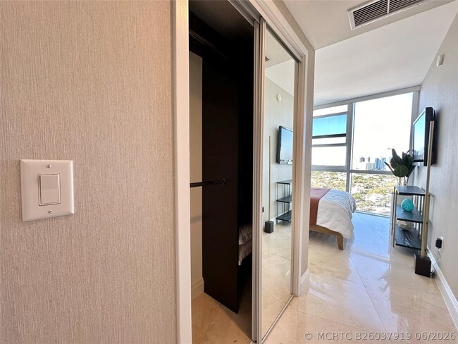 Building Photo - 18201 Collins Ave