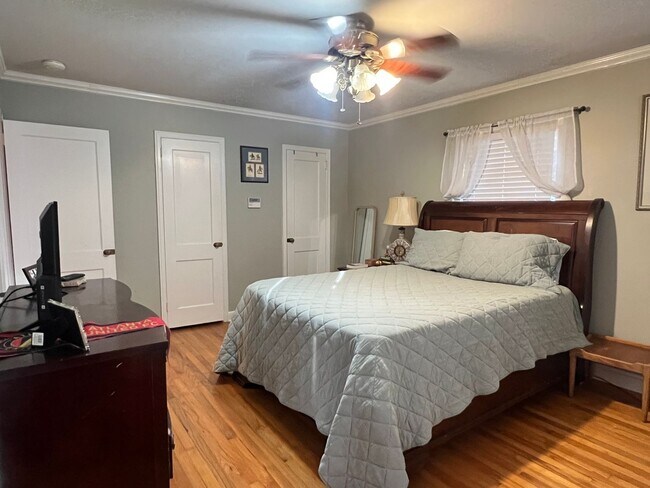 Building Photo - Cute Home in Midtown