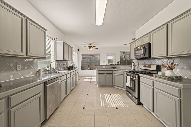 Building Photo - 16315 April Ridge Dr