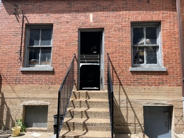 Building Photo - 260 W 24th St