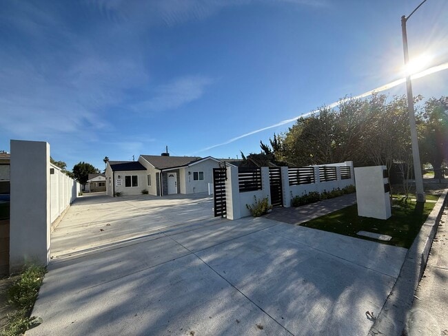 Building Photo - Brand new home 3/2 in prime Sylmar area