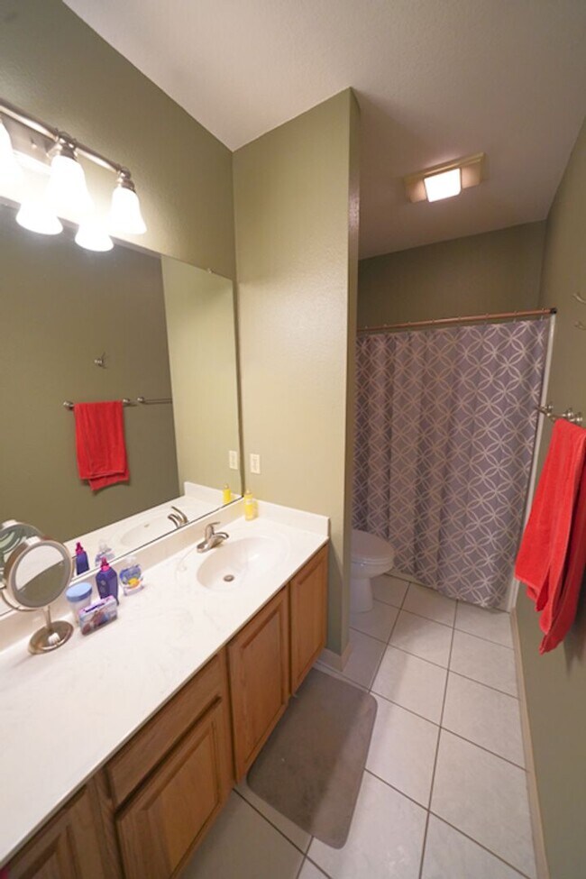 Building Photo - Gorgeous Home in the Coveted Greenshire Subdivision - Realtor Commission: $400