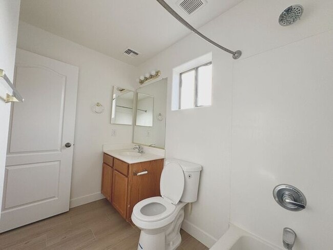 Building Photo - MOVE IN SPECIALS!! 15 DAYS RENT FREE!! Wonderful large, 4 br 2.5 ba family home in Johnson Ranch