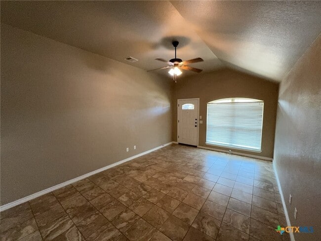 Building Photo - 406 Sladecek Dr