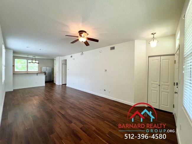 Building Photo - Available Now: Bright and Inviting 2 Bed, ...