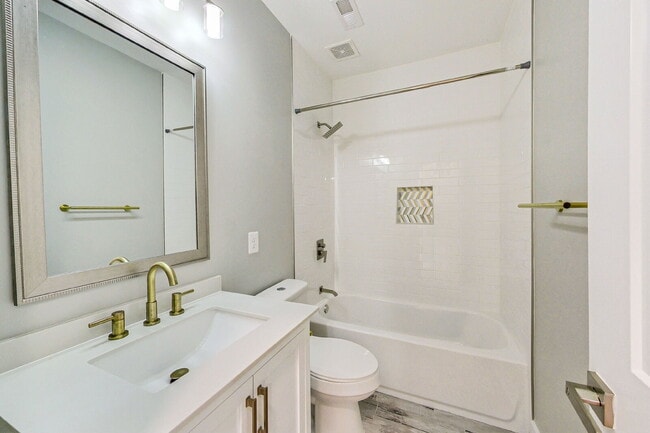 Building Photo - 1124 Owen Pl NE