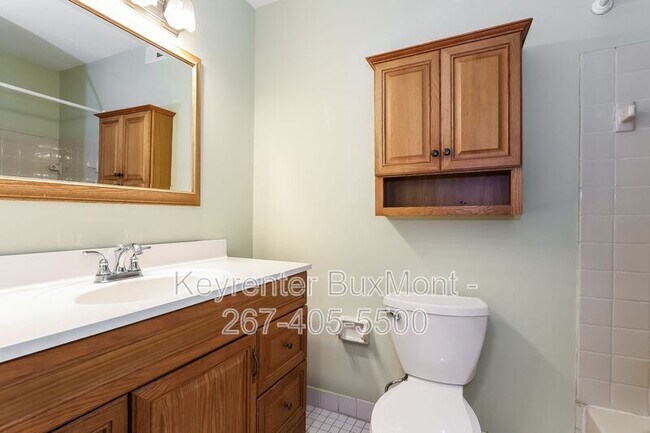 Building Photo - 654B Woodford Ln