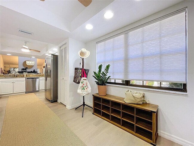 Building Photo - 4646 La Jolla Dr