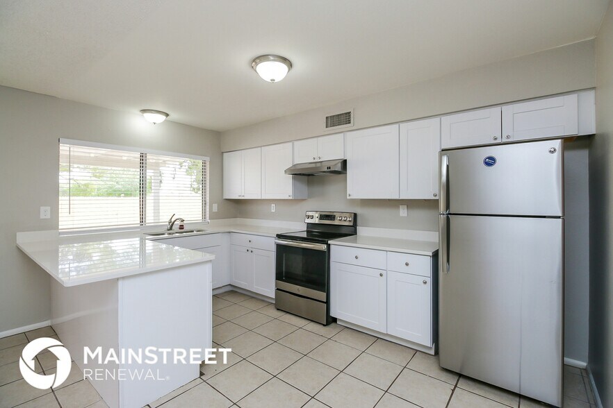 Building Photo - 2355 S Spruce