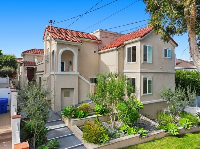 Building Photo - 125 S Juanita Ave