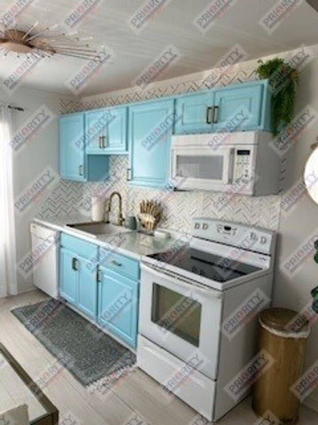 Building Photo - Charming Downtown House For Rent