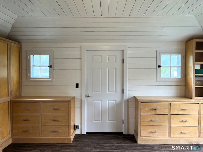 Building Photo - 94 Honey Hill Rd