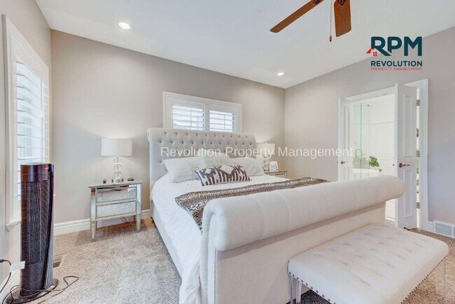 Building Photo - "Spacious Elegance: Stunning 6-Bedroom Ret...