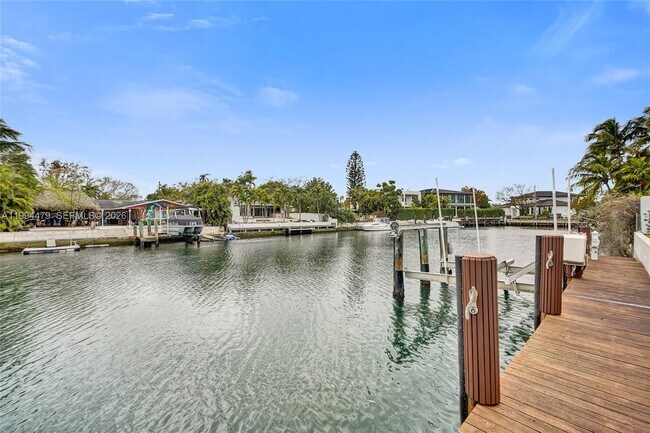 Building Photo - 12478 N Bayshore Dr