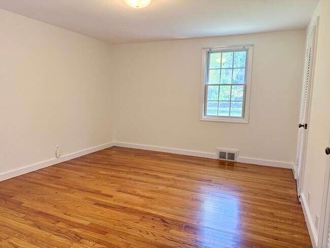 Building Photo - 56 Stonybrook Rd