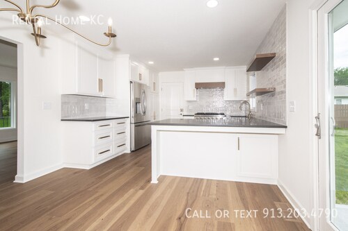 Building Photo - 8400 W 93rd St