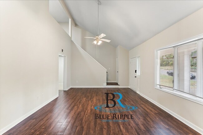 Building Photo - Spacious 3BR/2Bth Prime Smyrna Location on...