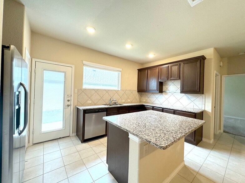 Building Photo - 4822 Clamdigger Way