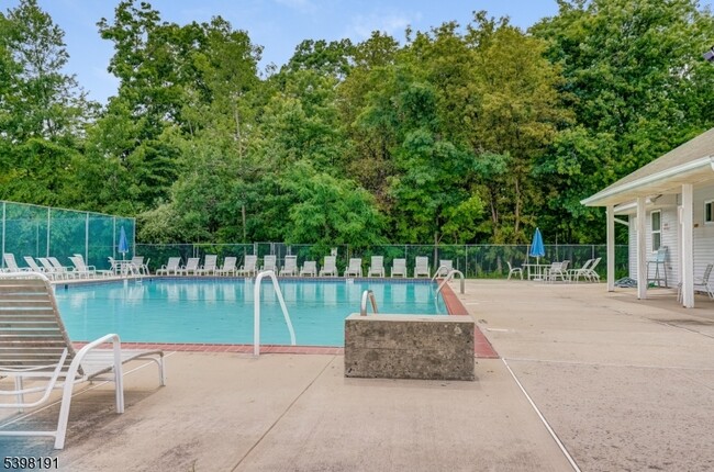 Building Photo - 28 Kensington Dr