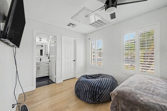 Building Photo - 8352 W San Juan Ave