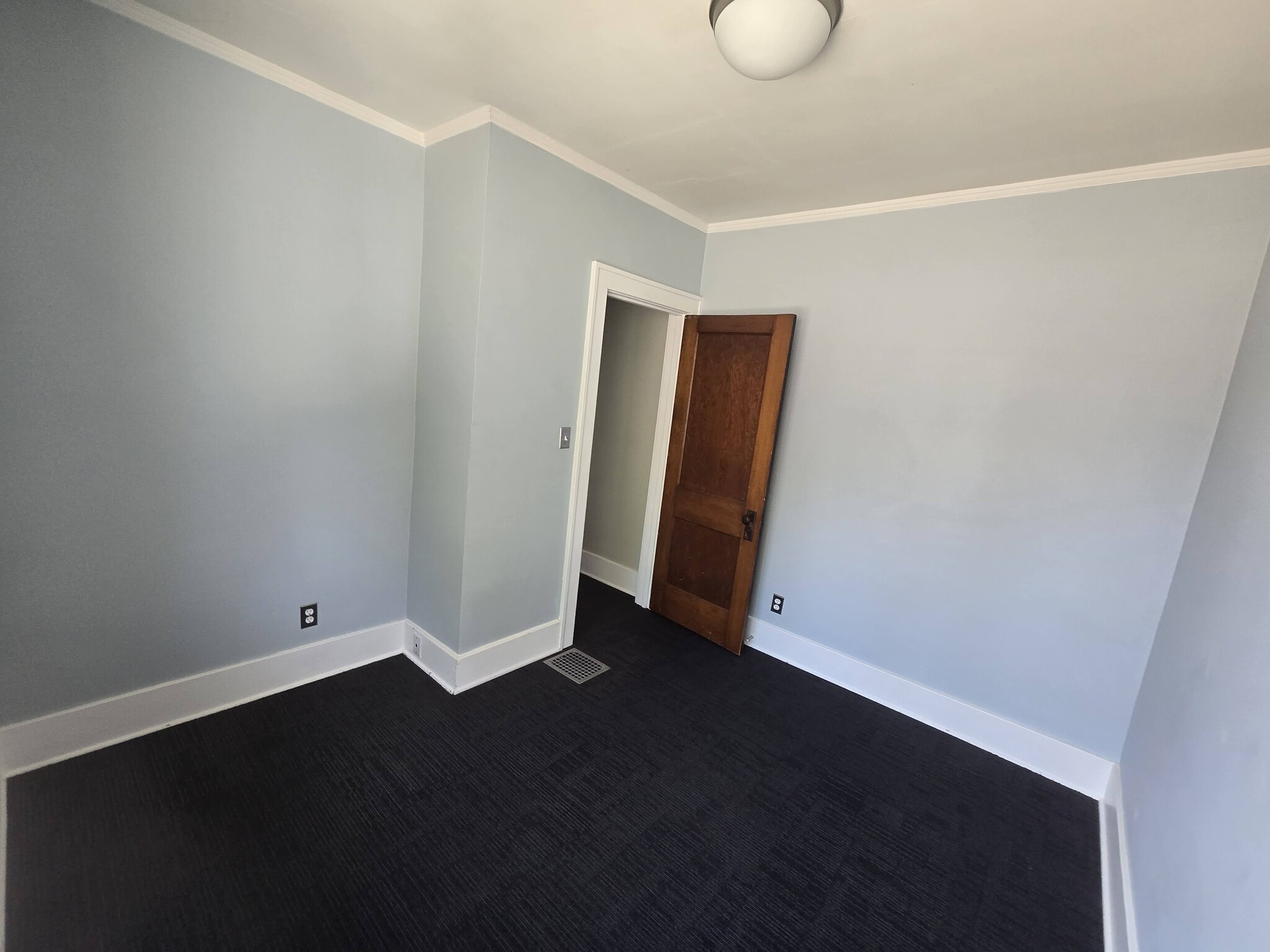 2nd bed - 1019 Widdicomb Ave NW