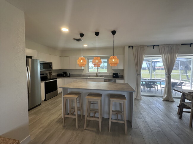 Building Photo - Beautiful 2-bedroom, 2-bathroom in Rotonda...