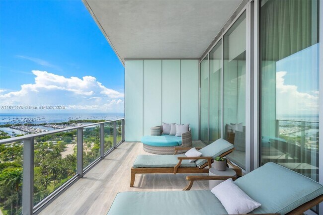 Building Photo - 2675 S Bayshore Dr