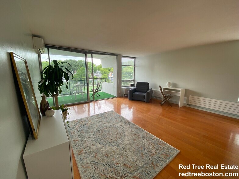 Primary Photo - 60 Babcock St