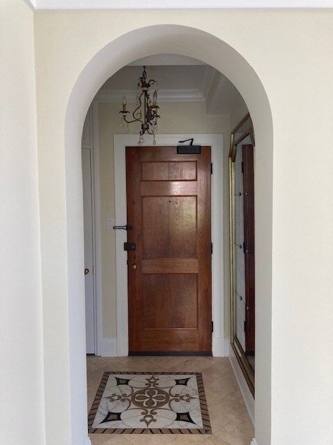 Entryway - 2000 N Lincoln Park W
