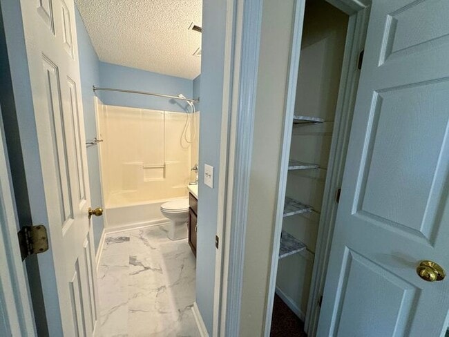 Building Photo - LARGE FENCED YARD, and lawn care INCLUDED