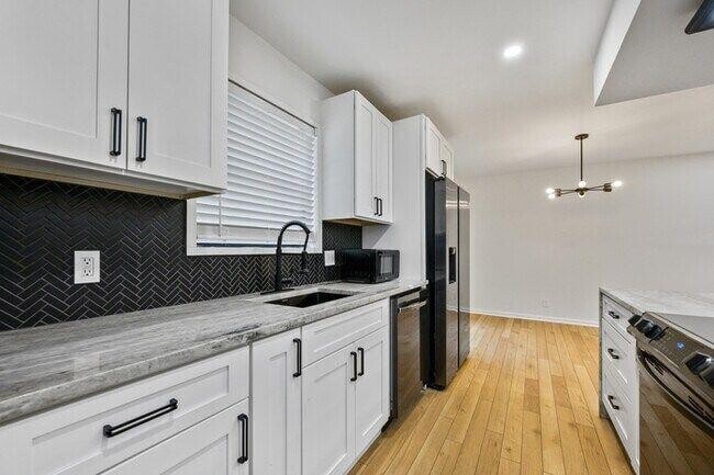 Building Photo - 1520 Springwood Dr SE