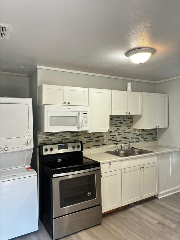 Building Photo - 314 Celery Ave S