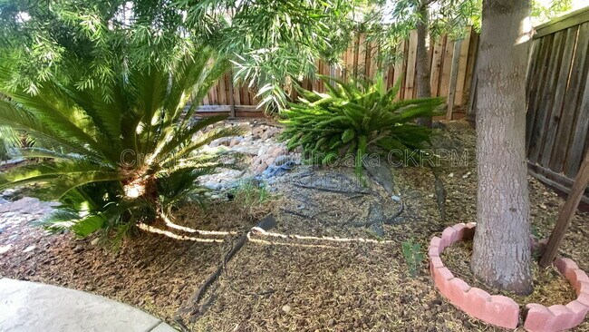 Building Photo - 172 W Viola St