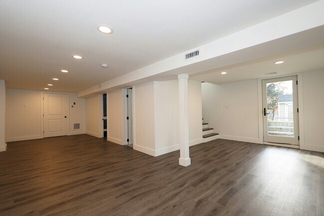 Building Photo - 245 Great Hill Rd