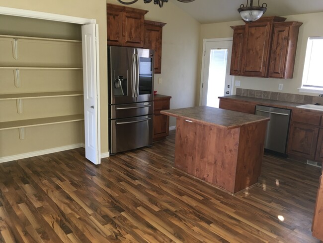 Kitchen / Pantry - 1230 Knoll Ridge Rd