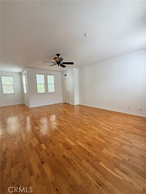 Building Photo - 3 New Dawn