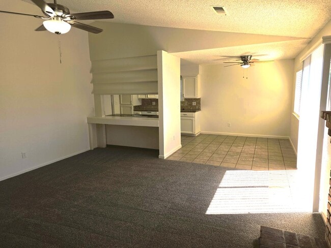 Building Photo - 4951 E Fillmore Ave