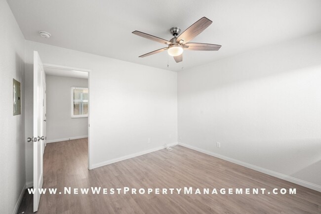 Building Photo - Light and bright Sherman Heights 1 Bedroom...