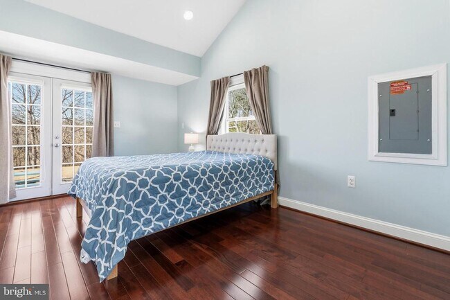 Building Photo - 4016 Hirst Dr