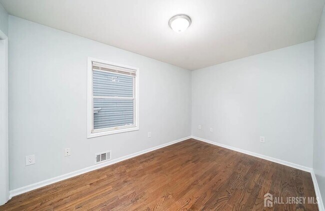 Building Photo - 22 Linden Ave